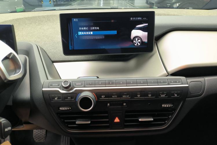 Used BMW i3 2018 Luxury Model Interior 11