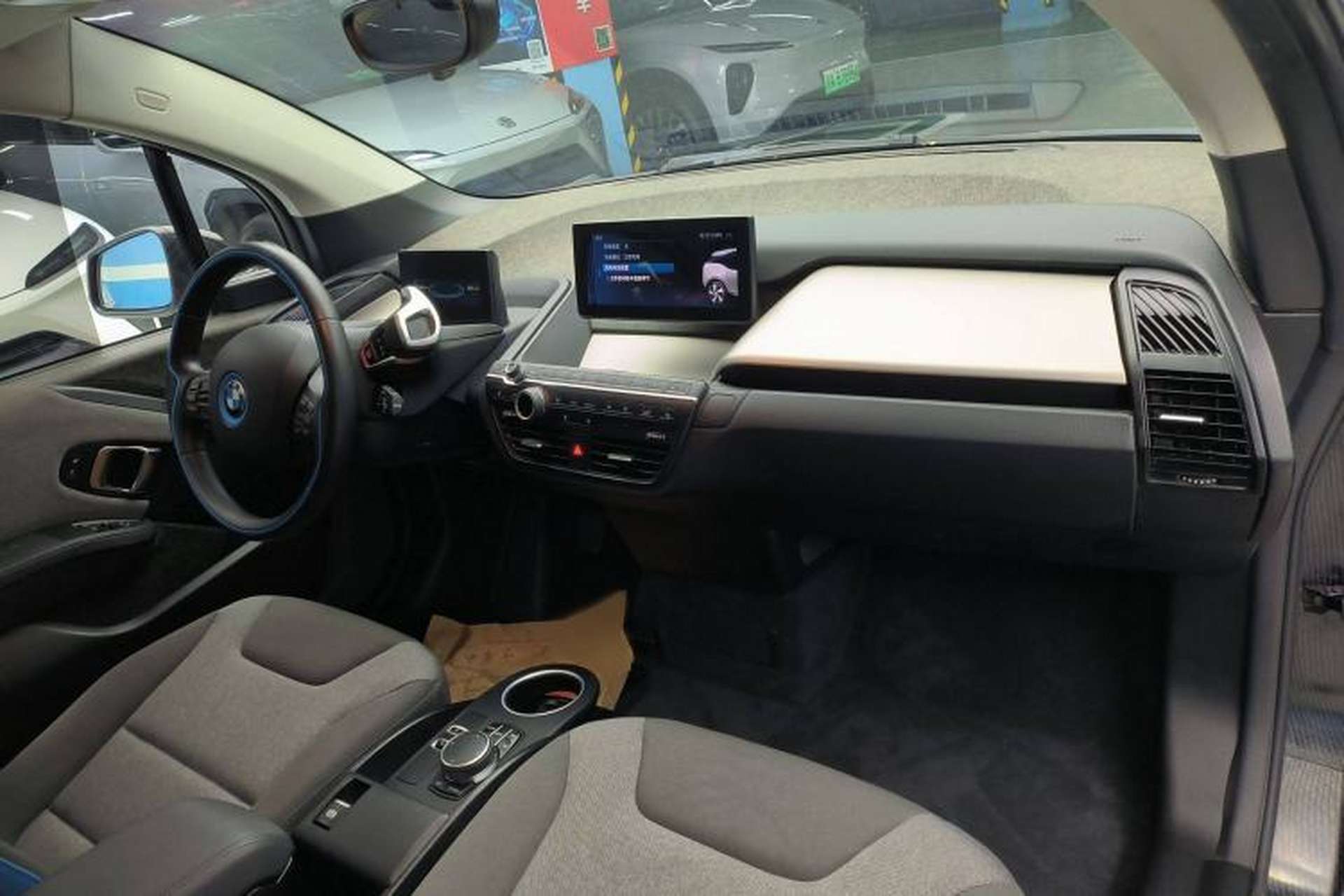 Used BMW i3 2018 Luxury Model Interior 2