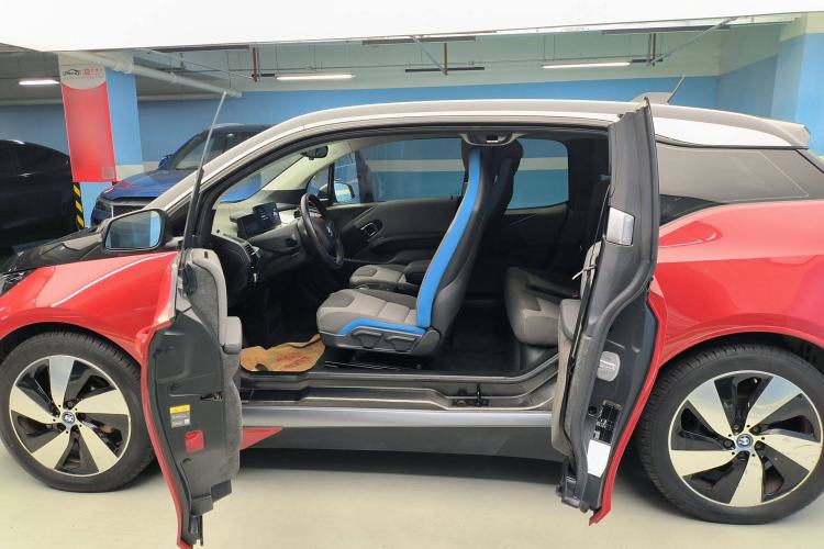Used BMW i3 2018 Luxury Model Interior 4