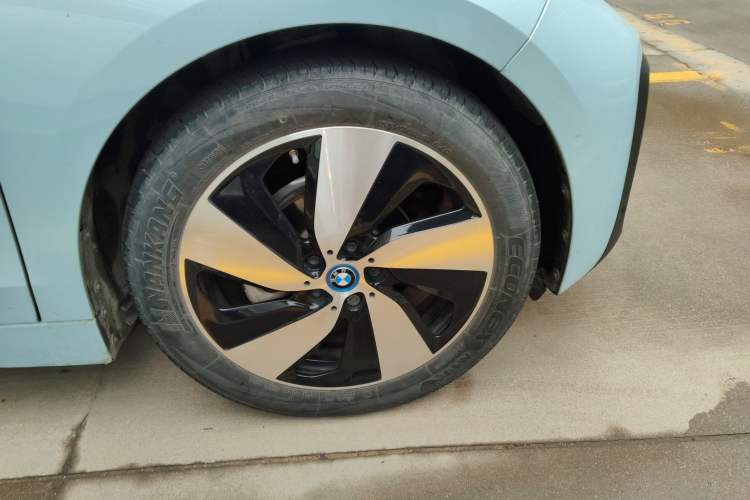 Used BMW i3 2018 Luxury Model Right Front Wheel Hub