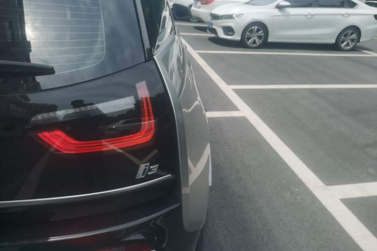 Used BMW i3 2018 Luxury Model Exterior 3