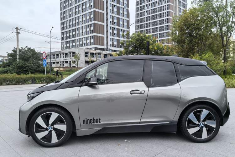 Used BMW i3 2018 Luxury Model Exterior 3