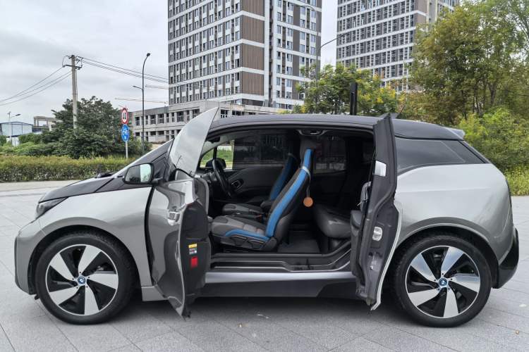 Used BMW i3 2018 Luxury Model Exterior 4
