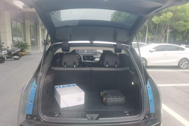Used BMW i3 2018 Luxury Model Trunk