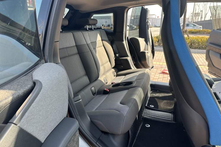 Used BMW i3 2018 Luxury Model Interior 3