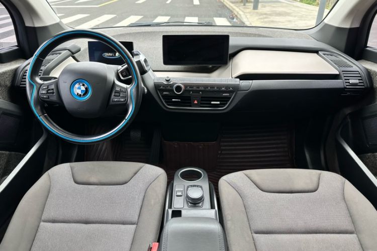 Used BMW i3 2018 Luxury Model Interior 4