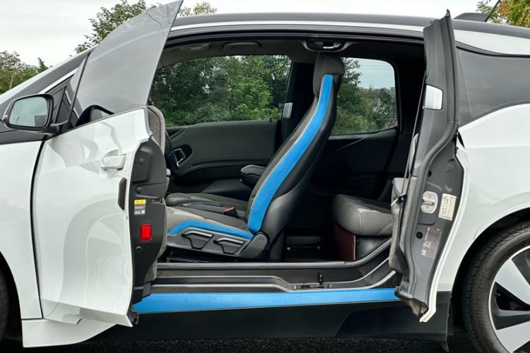 Used BMW i3 2018 Luxury Model Interior 6