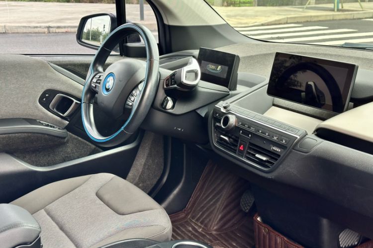 Used BMW i3 2018 Luxury Model Interior 8