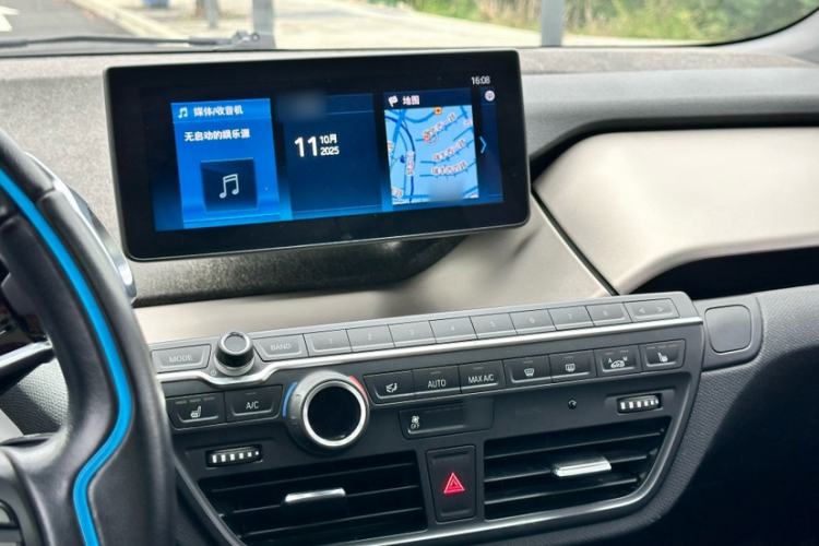 Used BMW i3 2018 Luxury Model Interior 9