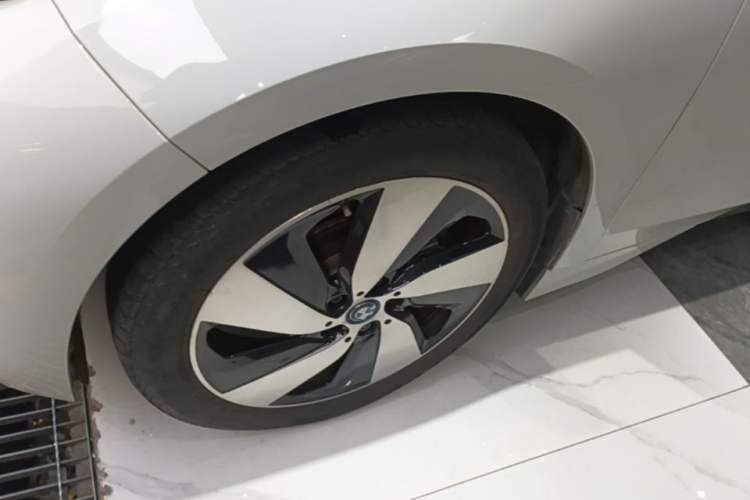 Used BMW i3 2018 Luxury Model Left Front Wheel Hub