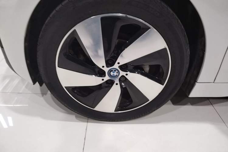 Used BMW i3 2018 Luxury Model Left Front Wheel Hub