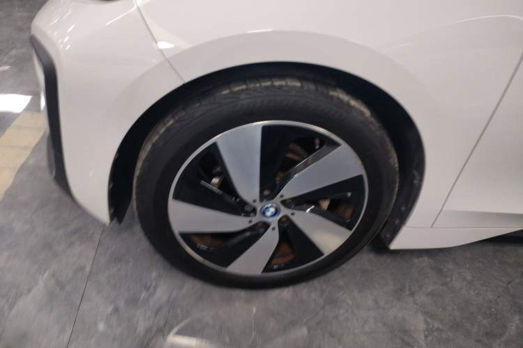 Used BMW i3 2018 Luxury Model Left Front Wheel Hub