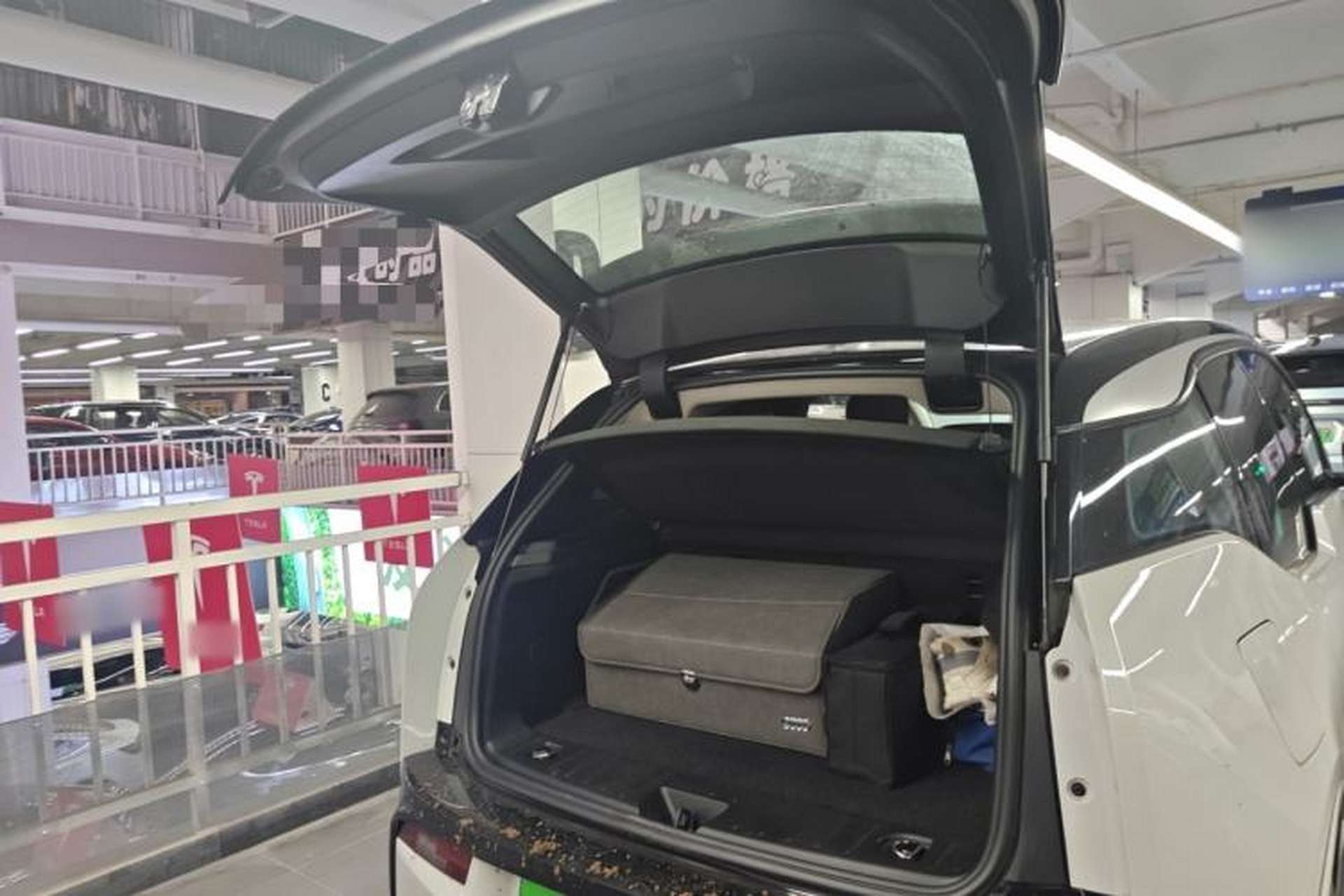 Used BMW i3 2018 Luxury Model Trunk