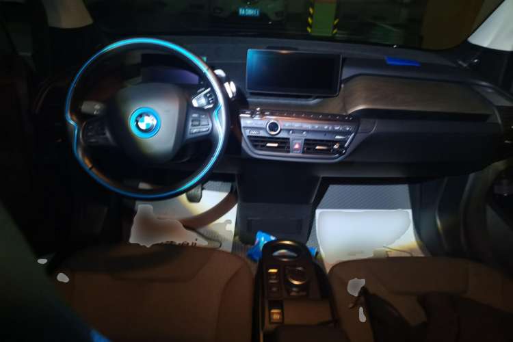 Used BMW i3 2019 Fast Charging Edition Center Console