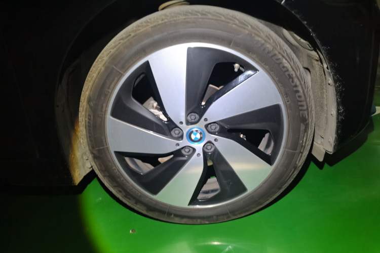 Used BMW i3 2019 Fast Charging Edition Right Front Wheel Hub