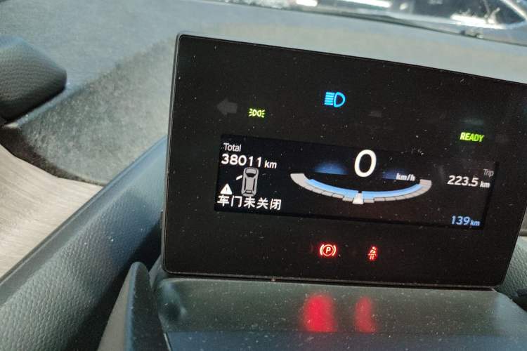 Used BMW i3 2019 Fast Charging Edition Odometer Close Up