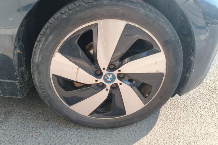 Used BMW i3 2019 Fast Charging Edition Right Front Wheel Hub