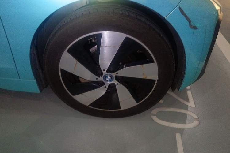 Used BMW i3 2019 Fast Charging Edition Right Front Wheel Hub