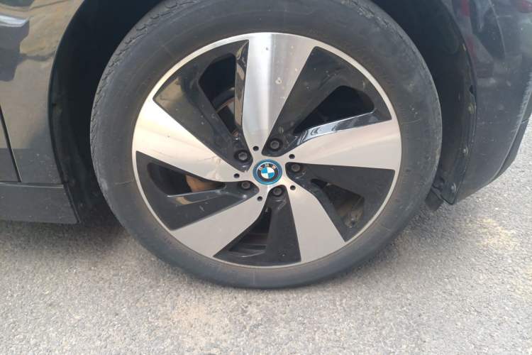 Used BMW i3 2019 Fast Charging Edition Right Front Wheel Hub