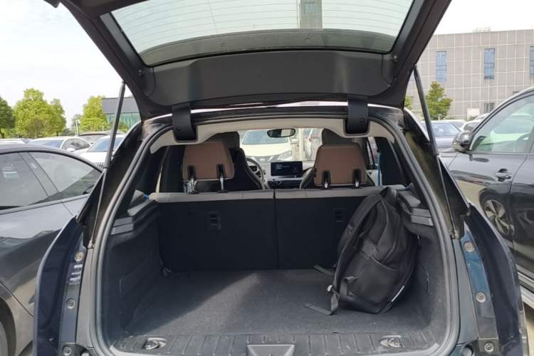 Used BMW i3 2019 Fast Charging Edition Trunk