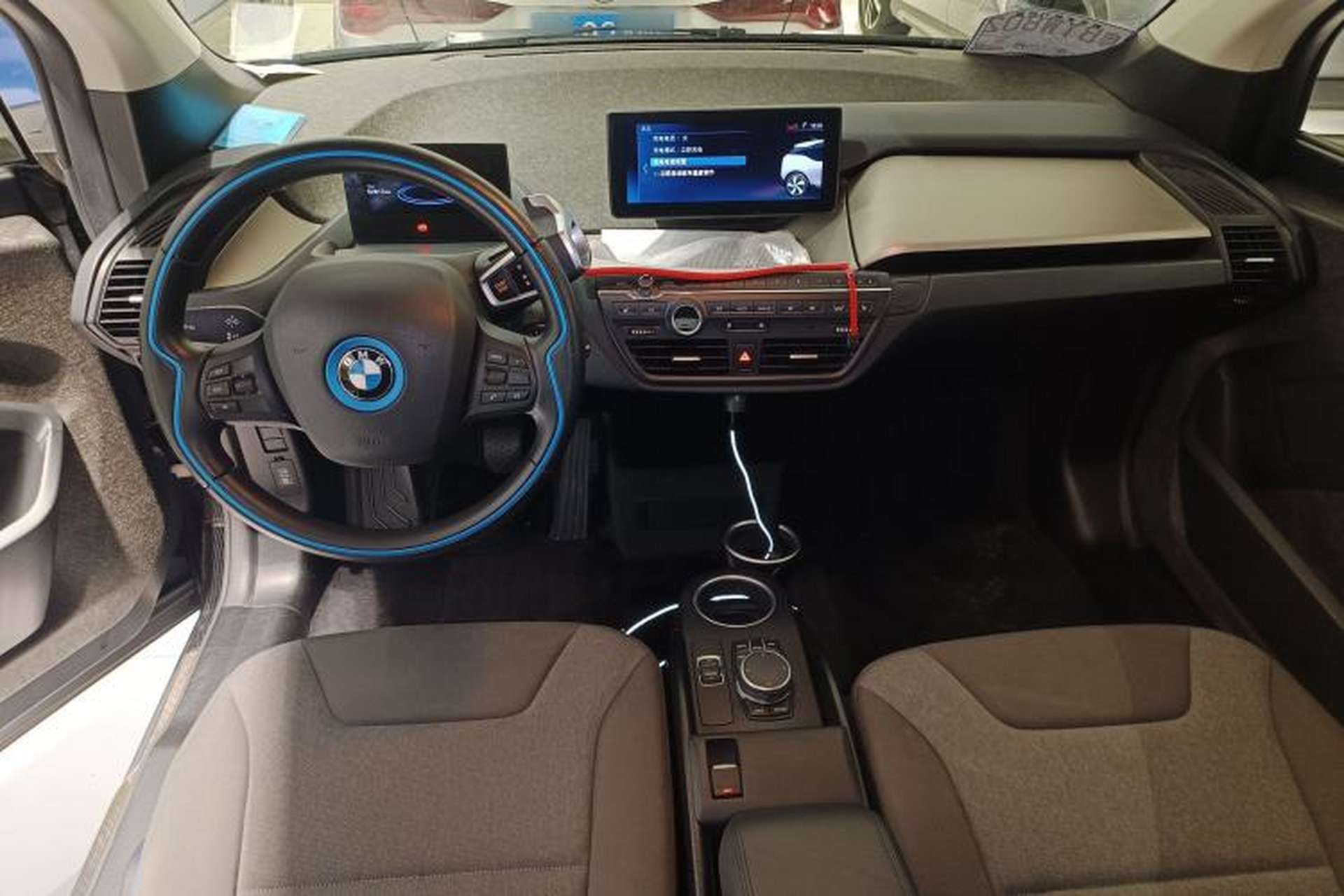 Used BMW i3 2019 Fast Charging Edition Center Console