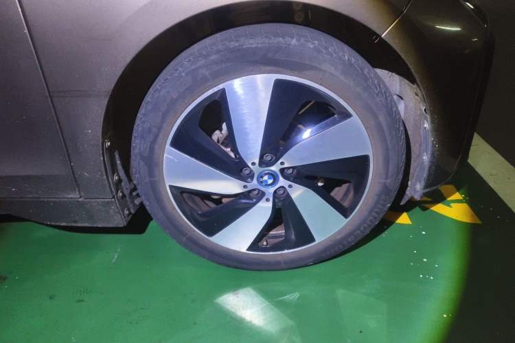 Used BMW i3 2019 Fast Charging Edition Right Front Wheel Hub
