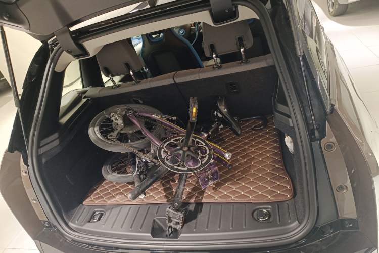 Used BMW i3 2019 Fast Charging Edition Trunk