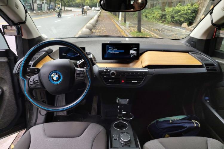 Used BMW i3 2019 Fast Charging Edition Center Console