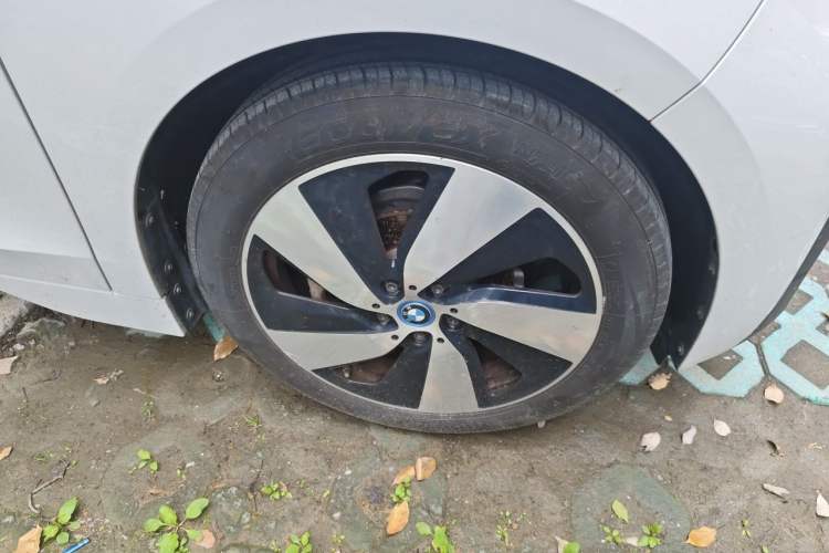 Used BMW i3 2019 Fast Charging Edition Right Front Wheel Hub