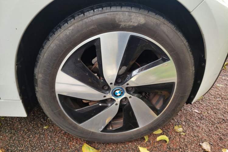 Used BMW i3 2019 Fast Charging Edition Right Front Wheel Hub