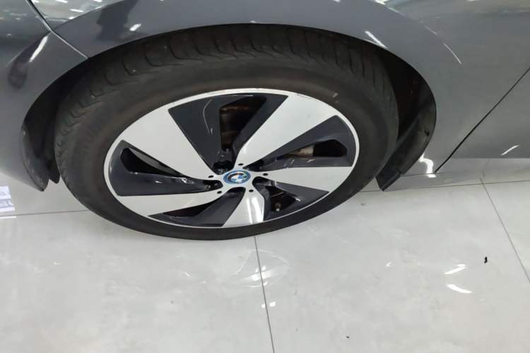 Used BMW i3 2019 Fast Charging Edition Left Front Wheel Hub