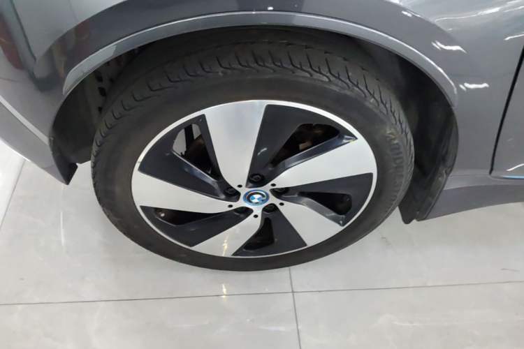 Used BMW i3 2019 Fast Charging Edition Right Rear Wheel Hub