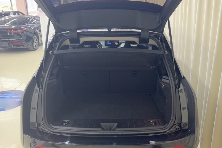 Used BMW i3 2019 Fast Charging Edition Trunk