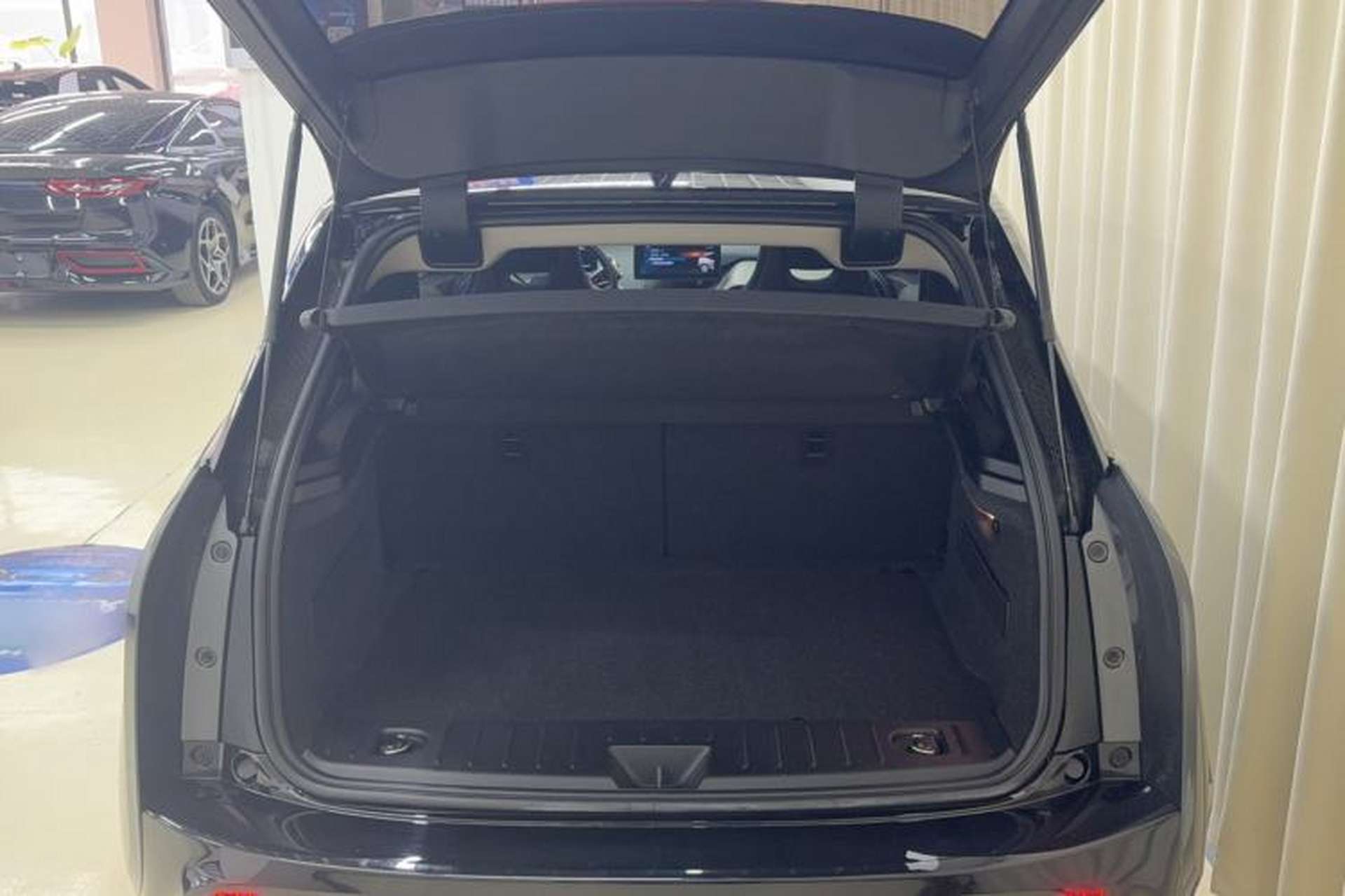 Used BMW i3 2019 Fast Charging Edition Trunk