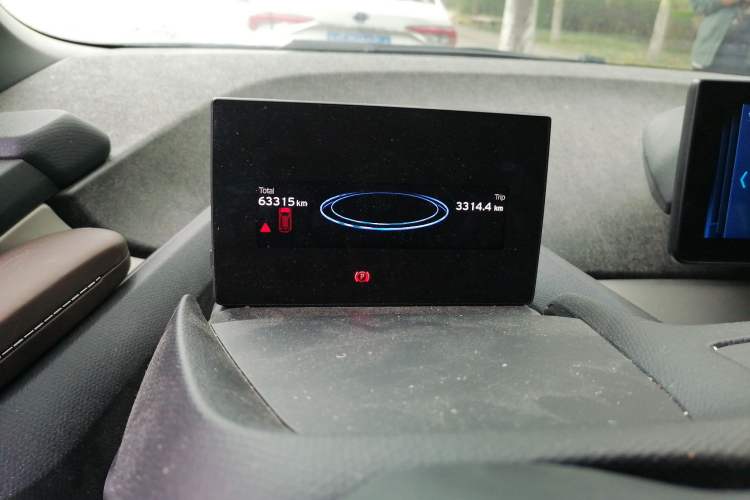 Used BMW i3 2019 Fast Charging Edition Odometer Close Up