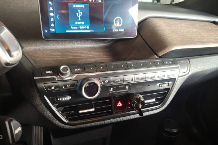 Used BMW i3 2019 Fast Charging Edition Audio And AC Panel