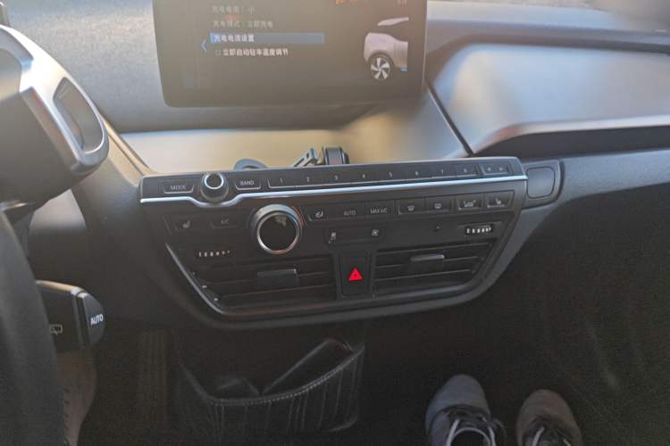 Used BMW i3 2019 Fast Charging Edition Audio And AC Panel