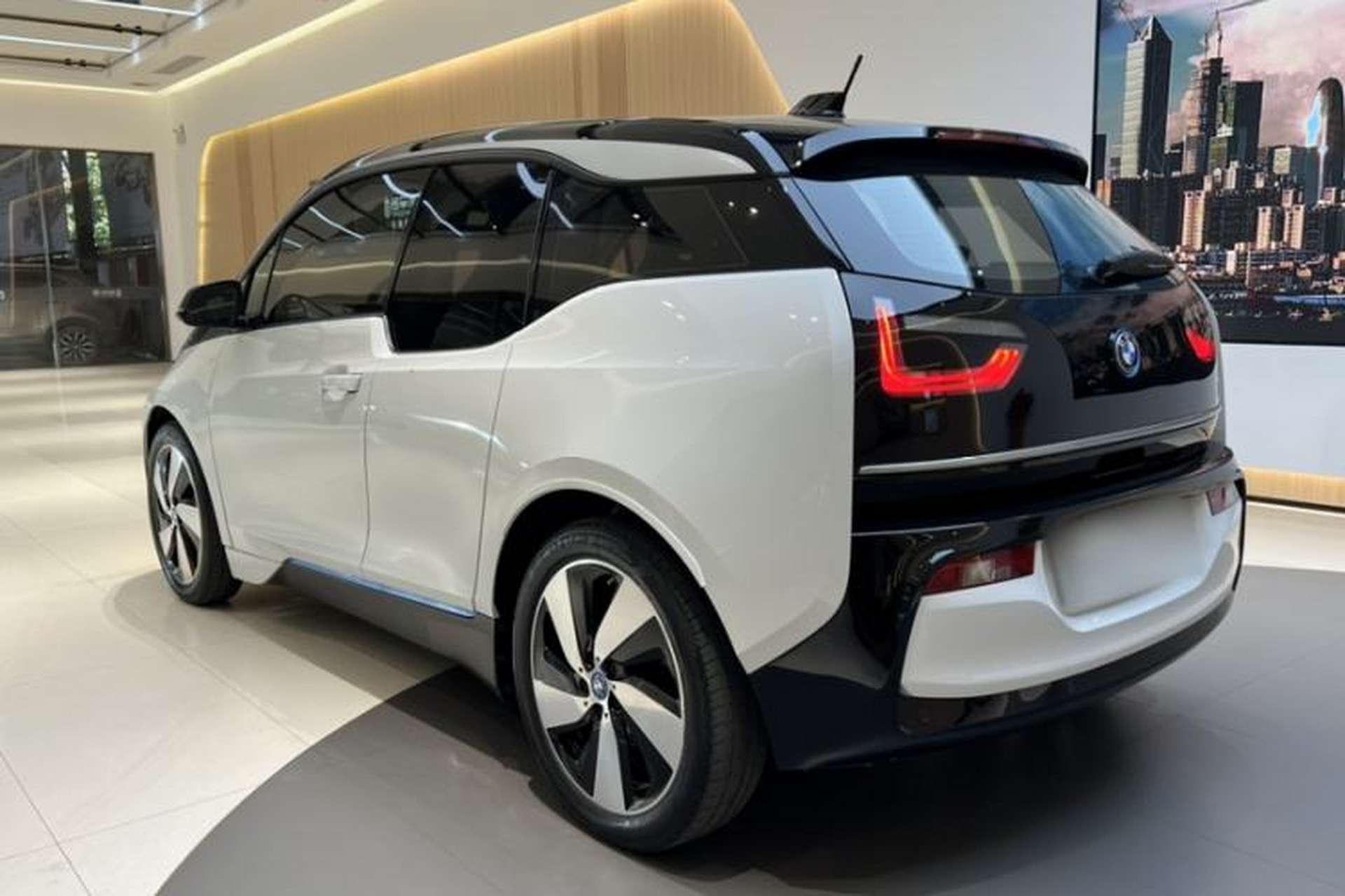 Used BMW i3 2019 Fast Charging Edition Exterior 4