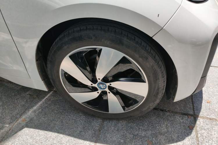 Used BMW i3 2019 Fast Charging Edition Right Front Wheel Hub