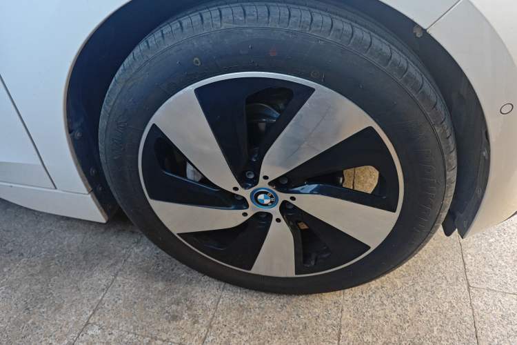 Used BMW i3 2019 Fast Charging Edition Right Front Wheel Hub