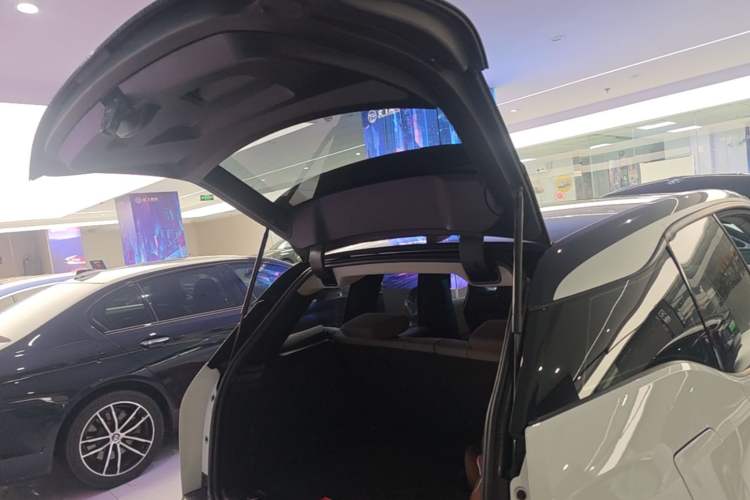 Used BMW i3 2019 Fast Charging Edition Trunk