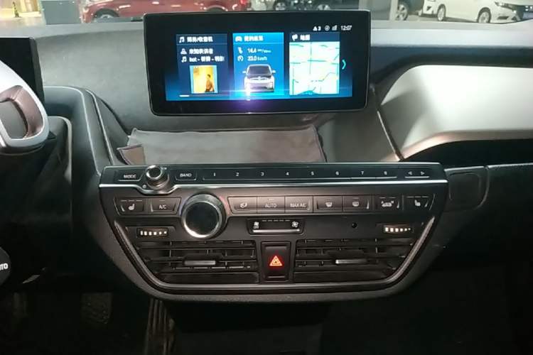 Used BMW i3 2019 Fast Charging Edition Audio And AC Panel