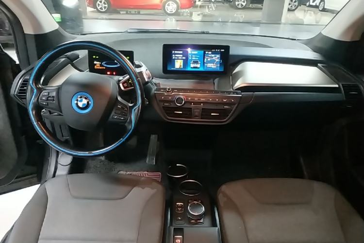 Used BMW i3 2019 Fast Charging Edition Center Console