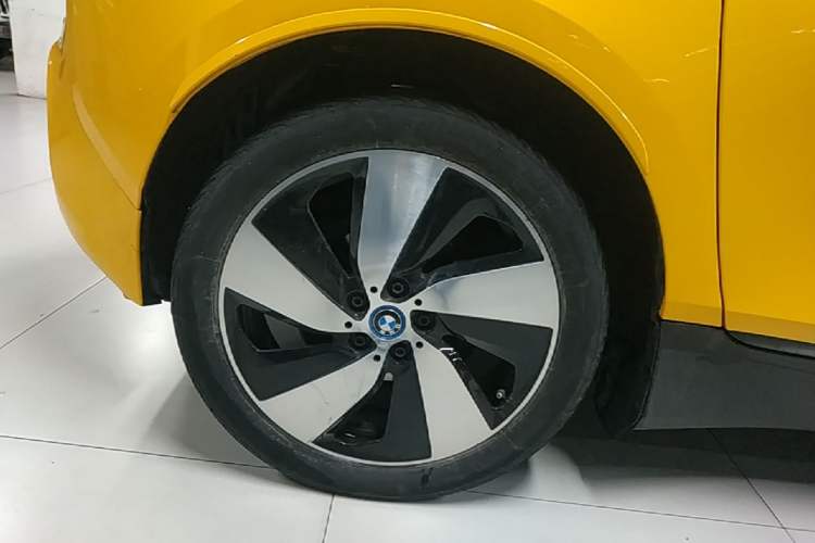 Used BMW i3 2019 Fast Charging Edition Right Rear Wheel Hub