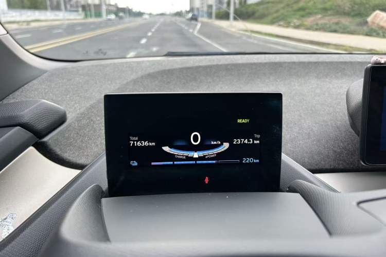 Used BMW i3 2020 Fast Charging and Smooth Driving Edition Odometer Close Up