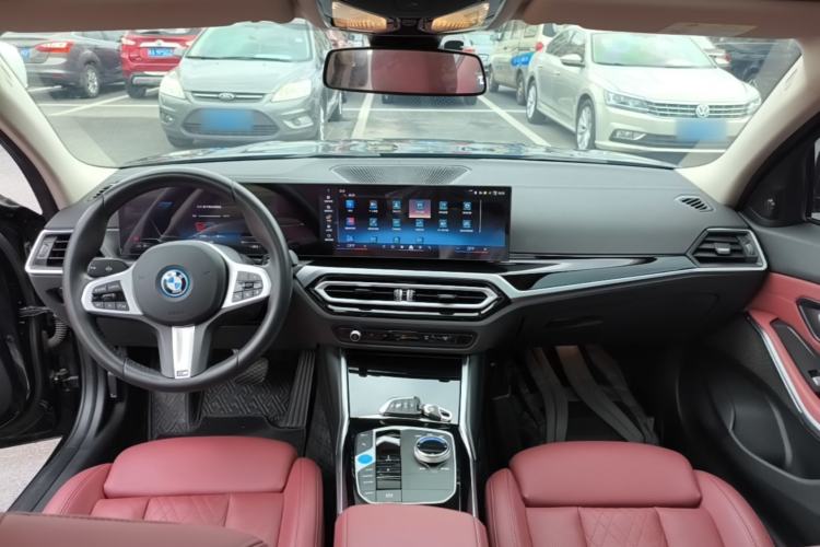 Used BMW i3 2022 eDrive 35 L Center Console