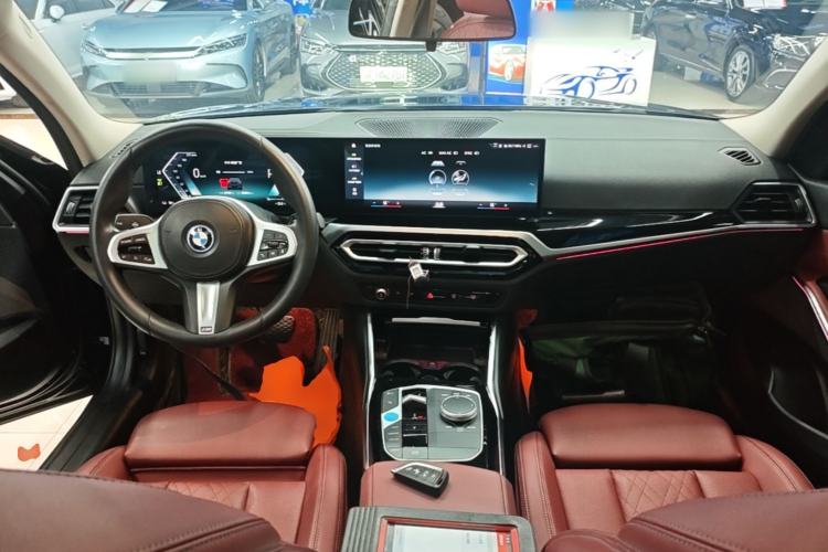 Used BMW i3 2022 eDrive 35 L Center Console