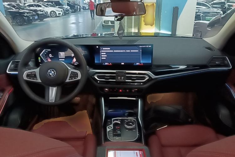 Used BMW i3 2022 eDrive 35 L Center Console