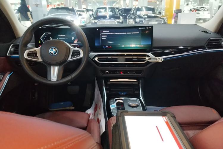 Used BMW i3 2022 eDrive 35 L Center Console