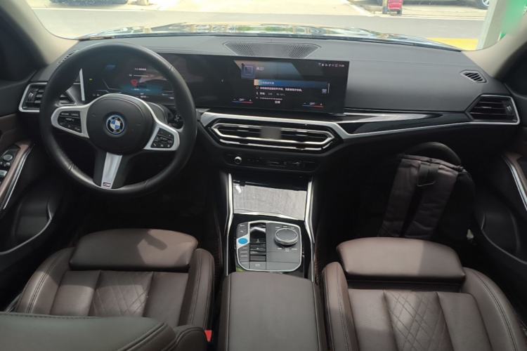 Used BMW i3 2022 eDrive 35 L Center Console